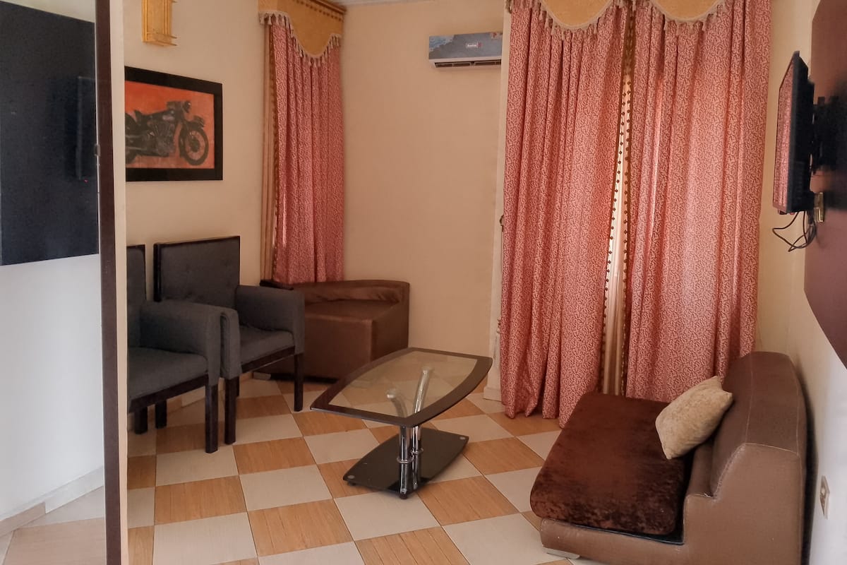 Deluxe Studio Suite | 1 bedroom, desk, laptop workspace, free WiFi