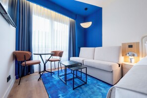 Deluxe appartement | Luxe beddengoed, een minibar, een kluis op de kamer, een laptopwerkplek