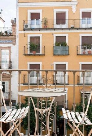 Outdoor dining - Apartamento Sevilla a los pies de la Giralda (Sevilla)