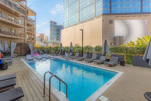 Pool - Penthouse Luxury w/ Pool, Patio & City View - Walk to Broadway (Nashville)