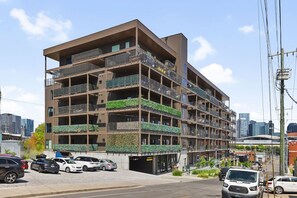 Exterior - Penthouse Luxury w/ Pool, Patio & City View - Walk to Broadway (Nashville)