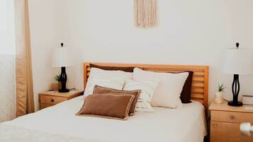 2 bedrooms, iron/ironing board, bed sheets