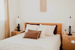 2 bedrooms, iron/ironing board, bed sheets