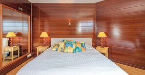 4 chambres, fer et planche à repasser, Wi-Fi, draps fournis