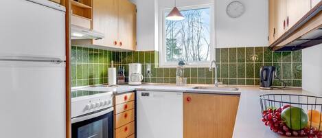 Réfrigérateur, micro-ondes, four, lave-vaisselle