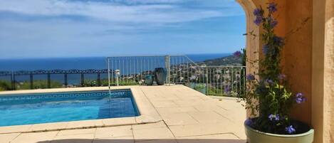 Et oppvarmet basseng