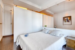 3 chambres, fer et planche à repasser