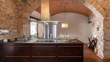 Réfrigérateur, micro-ondes, four, lave-vaisselle