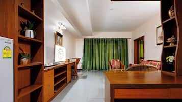 Suite | Opholdsområde | 43-tommers smart-tv med digitale kanaler