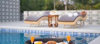 ELIVAAS 5 BHK With Pvt Pool - Zenora