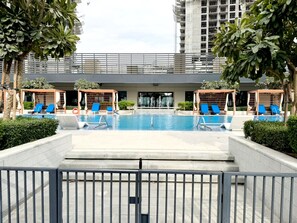 Outdoor pool - Luxury 2BR at Harbour Gate (Dubai)