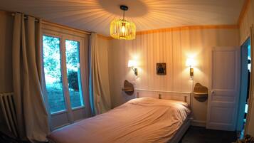 5 bedrooms, iron/ironing board, travel crib, WiFi