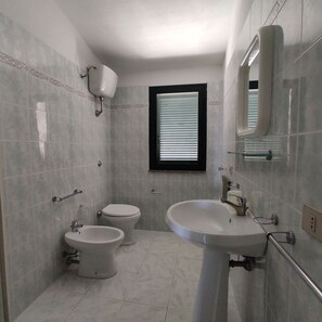 Comfort Condo, Partial Sea View | Bathroom