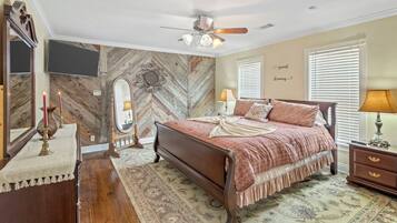 4 bedrooms, iron/ironing board, WiFi, bed sheets