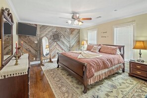 4 bedrooms, iron/ironing board, WiFi, bed sheets