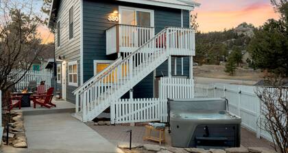 Hot Tub • Fire Pit • Walk to Downtown Estes & Stanley Hotel • Historic Renovated 1928 Cottage