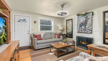 Smart-TV, Kamin, Arbeitsbereiche