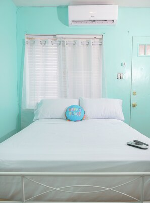 2 bedrooms, iron/ironing board, WiFi