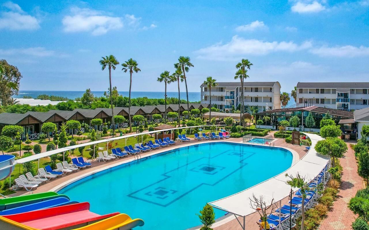 3 piscines extérieures