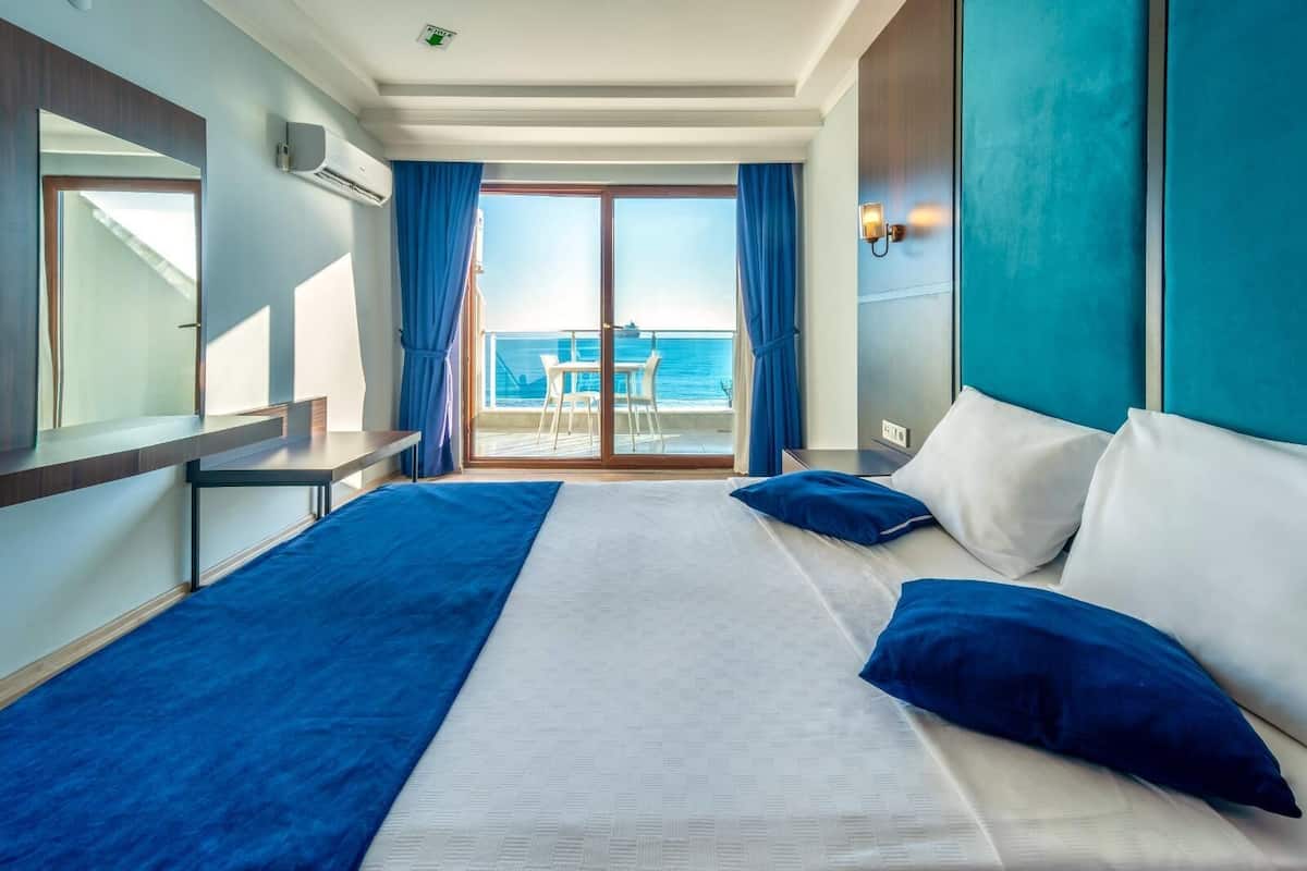 2 bedrooms, in-room safe, free WiFi, bed sheets