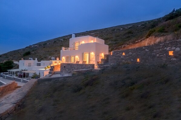 Villa | 4 bedrooms, desk