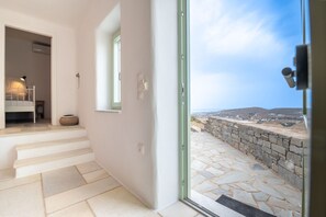 Villa | 4 bedrooms, desk