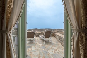 Villa | 4 bedrooms, desk