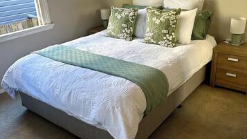 2 bedrooms, iron/ironing board, WiFi, bed sheets