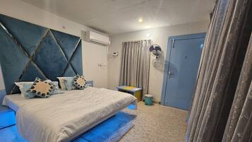 Deluxe Suite, City View | Desk, laptop workspace, iron/ironing board, free WiFi