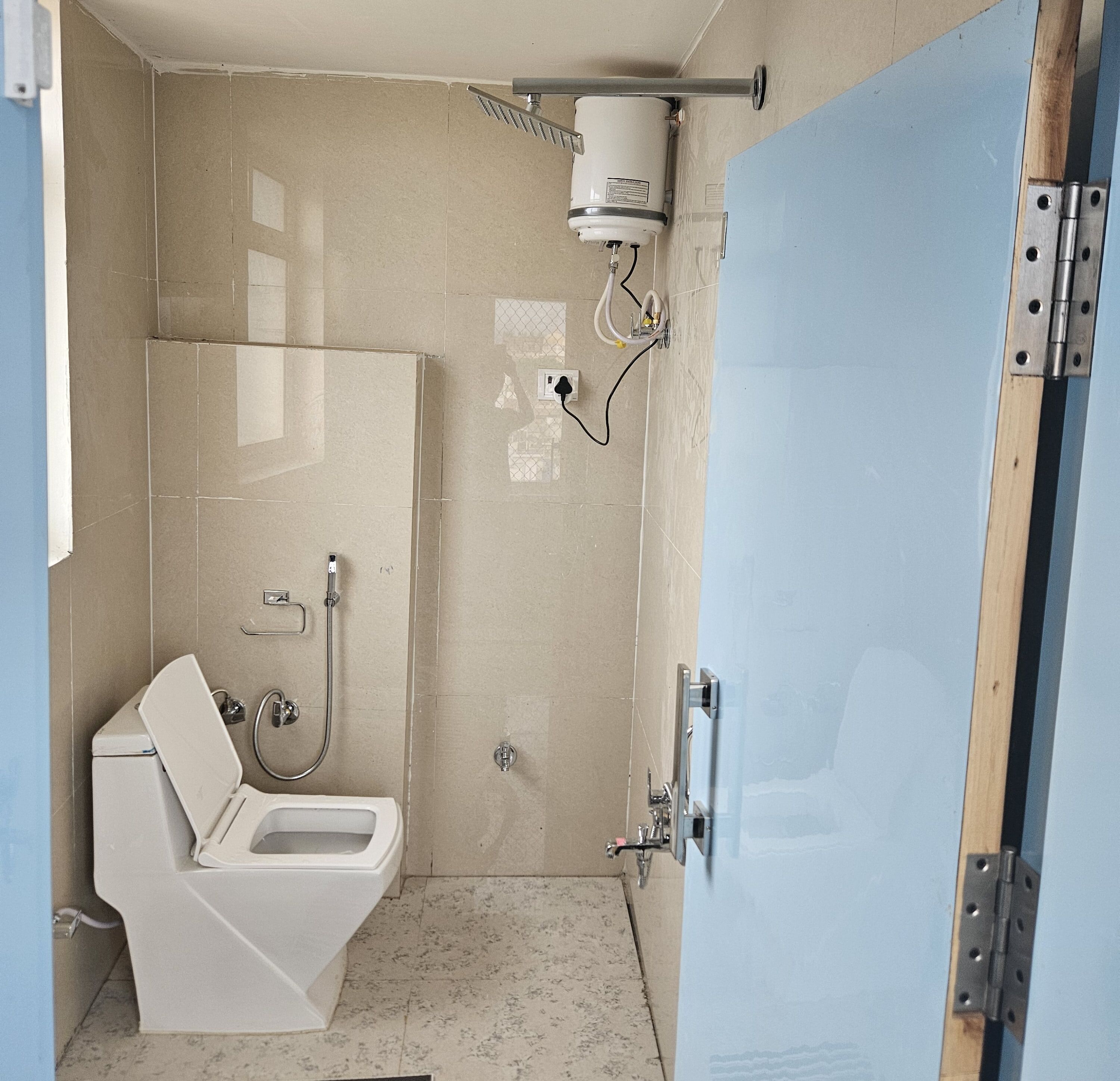 Deluxe Suite, City View | Bathroom | Shower, towels, soap, shampoo