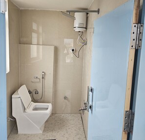 Deluxe Suite, City View | Bathroom - Hotel Sunset Orchha (Orchha)