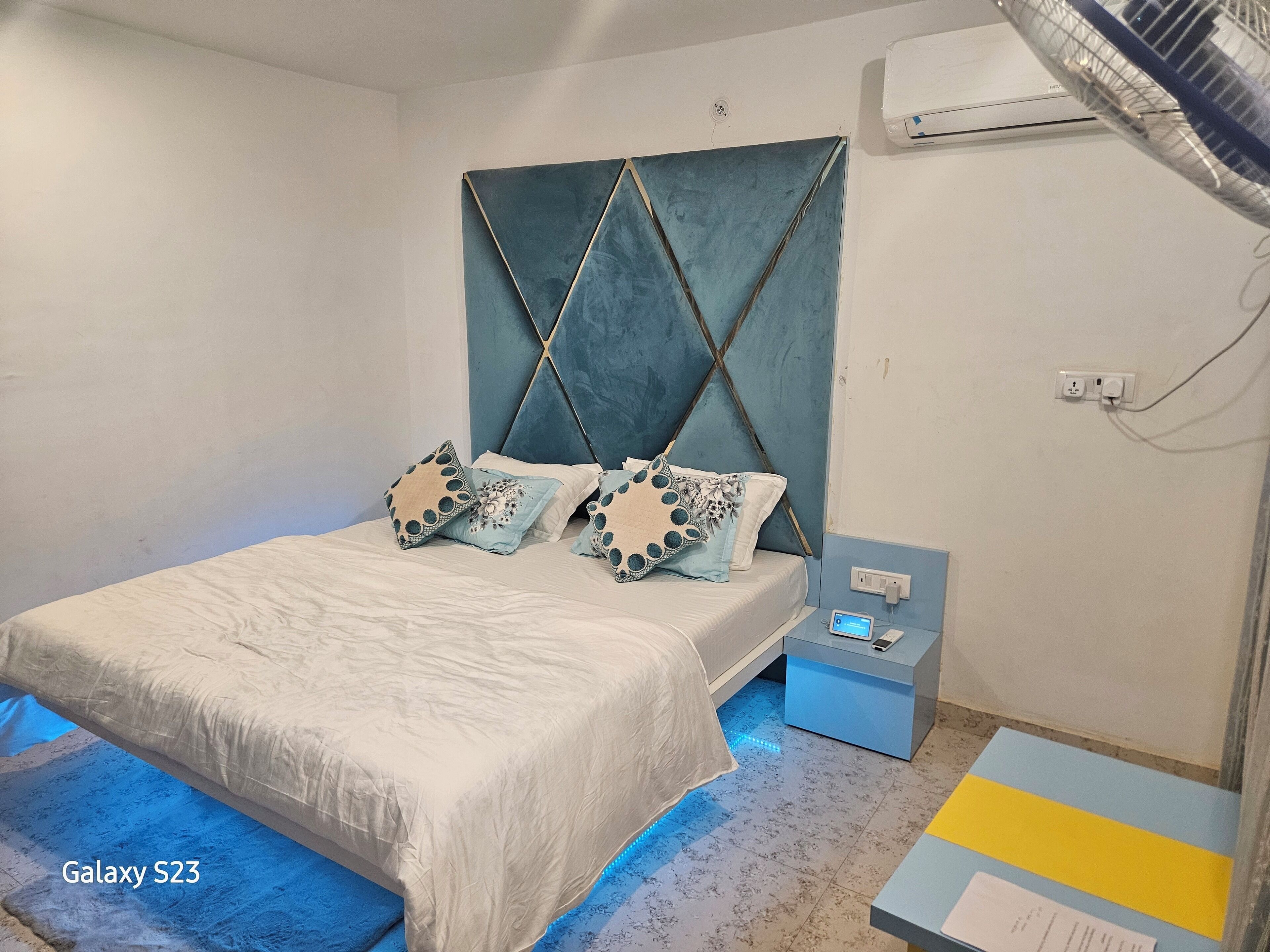 Deluxe Suite, City View | Desk, laptop workspace, iron/ironing board, free WiFi