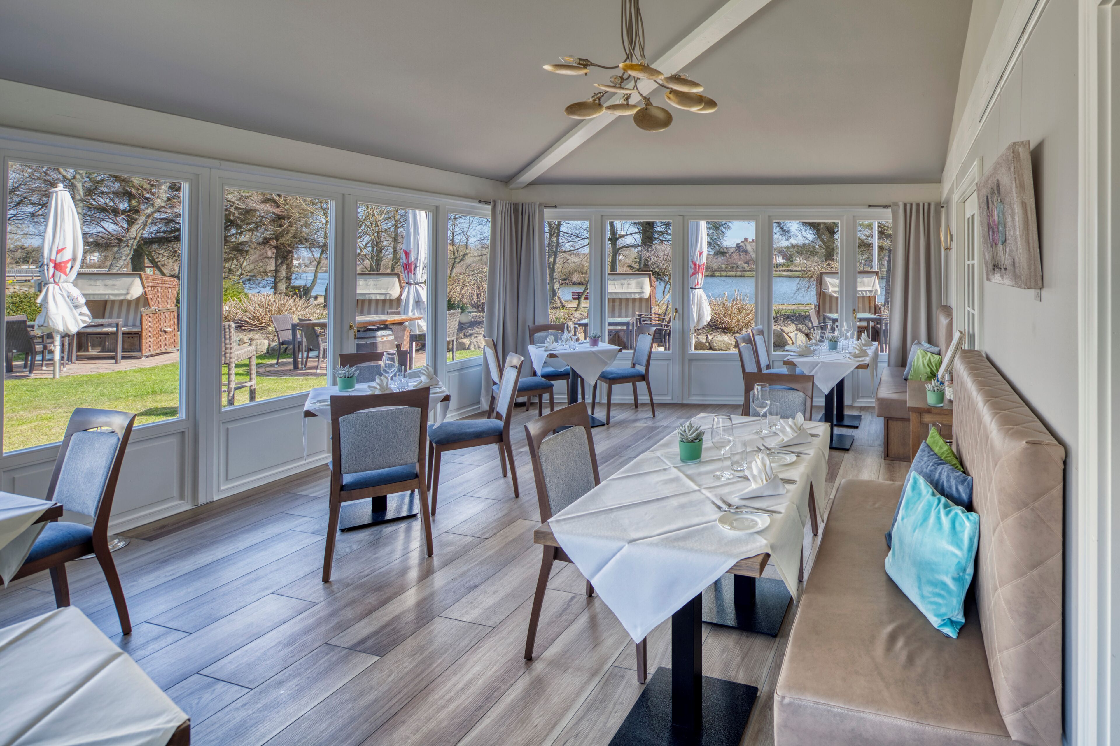 Frühstück, Mittagessen, Abendessen, Blick auf den Garten 