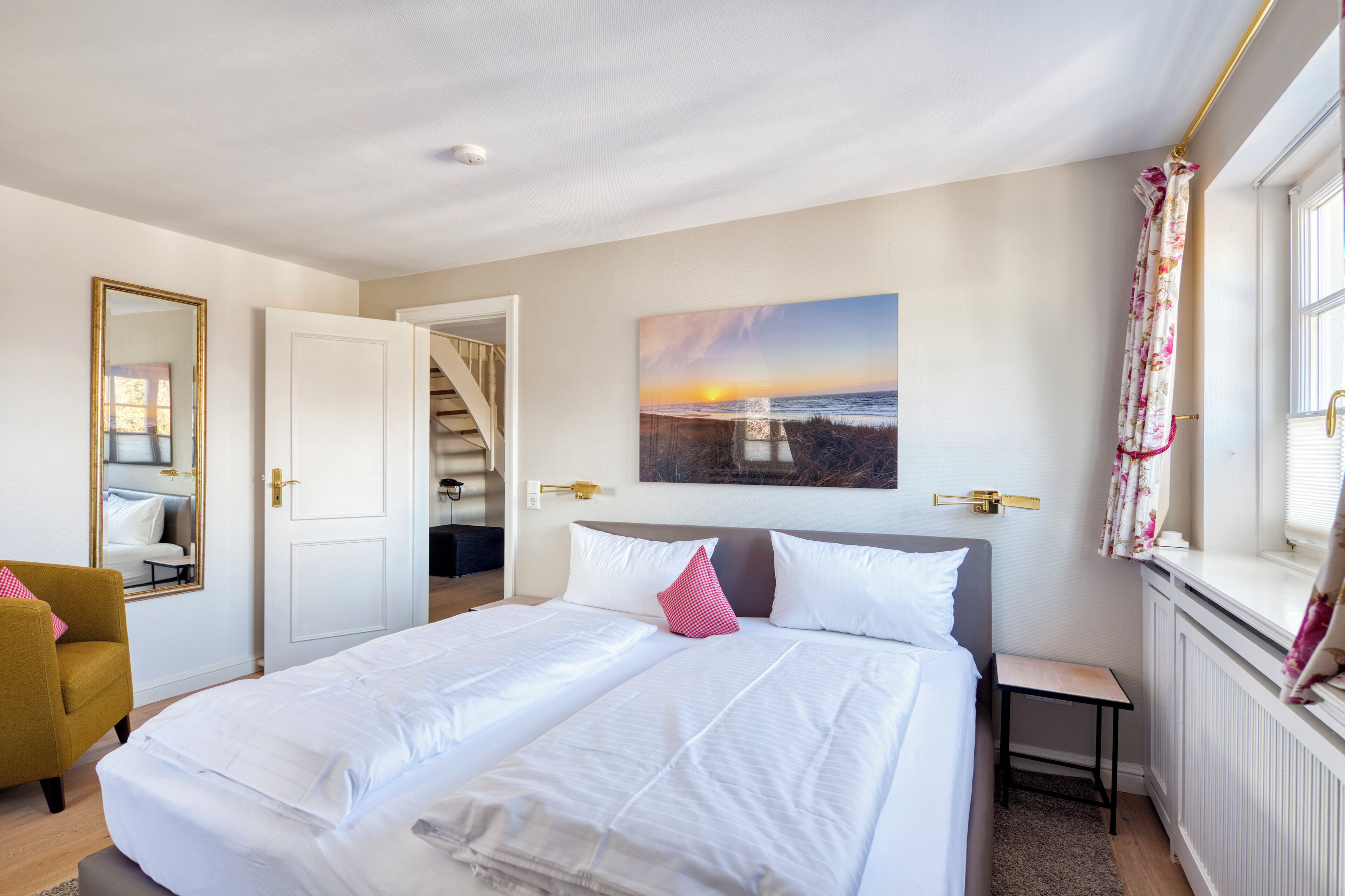 Suite Deluxe | Caja de seguridad en la habitación y escritorio 