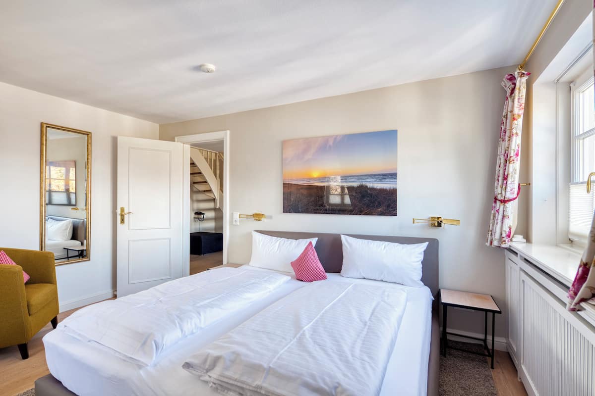 Suite Deluxe | Caja de seguridad en la habitación y escritorio