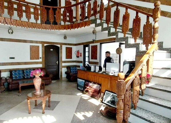 Reception - Hotel Shree Mazda (Srinagar)