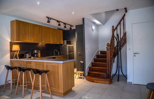 Fridge, microwave, oven, dishwasher