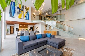 Smart TV, books - 4-bedroom villa in serene Bali with AC, WiFi. Enjoy paradise (Bali)