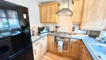 House | Private kitchen | Fridge, microwave, oven, stovetop