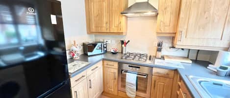 House | Private kitchen | Fridge, microwave, oven, stovetop