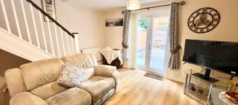 Quiet 2bedroom Home-garden-parking-family Friendly