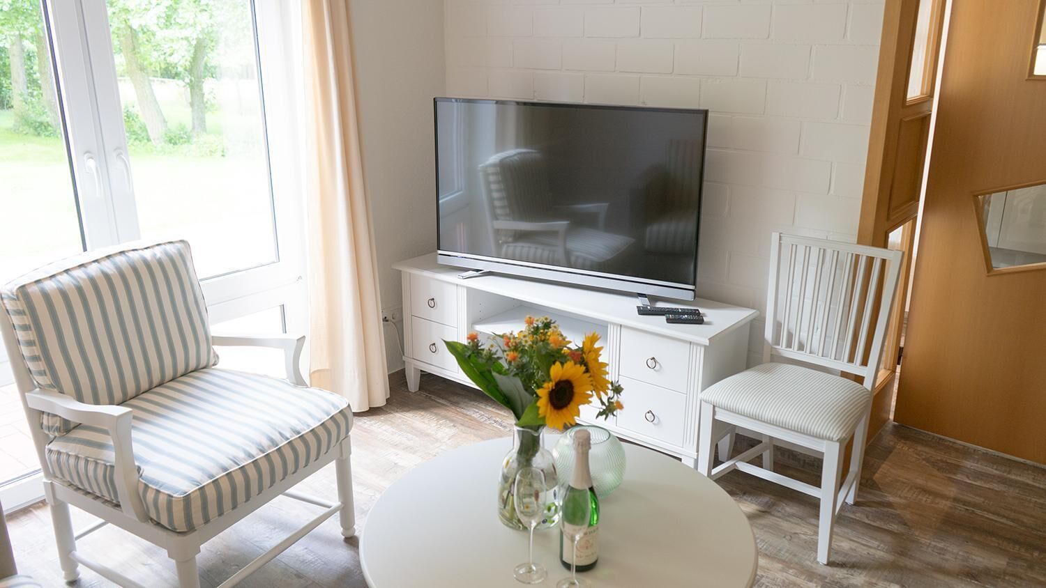 Geräumige Ferienwohnung Mit Garten Und Terrasse In Norddeich - Norddeich