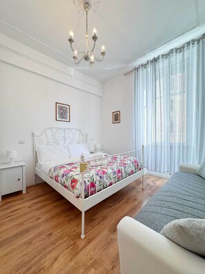 2 habitaciones, tabla de planchar con plancha, wifi y ropa de cama