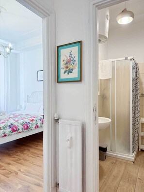 2 quartos, ferros/tábuas de passar roupa, Wi-Fi, roupa de cama