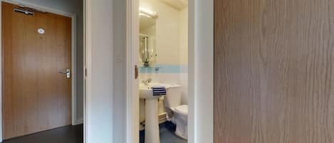 Chambre simple, non-fumeur | Rideaux dâobscurcissement, accĂšs au Wi-Fi (inclus)