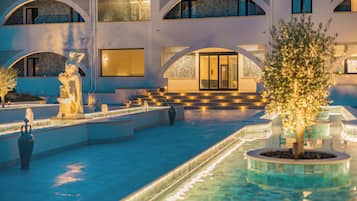 Seasonal outdoor pool, pool umbrellas, sun loungers