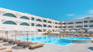 Seasonal outdoor pool, pool umbrellas, sun loungers