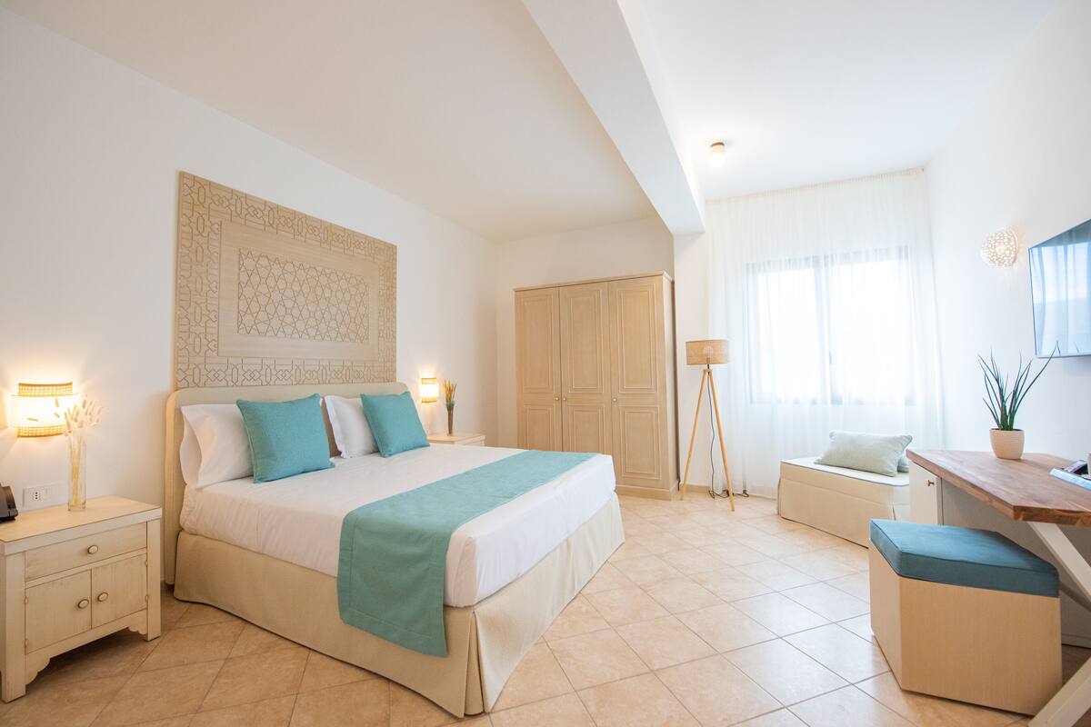 Habitació doble Comfort | Caixa forta a l'habitació i escriptori 
