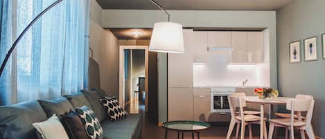 Apartamento executivo | Área de estar | Smart TV 42 polegadas com canais a cabo