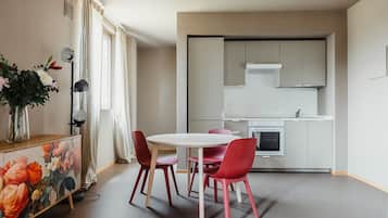 Executive Apartment | Private kitchen | Full-sized fridge, stovetop, griddle, cookware/dishes/utensils